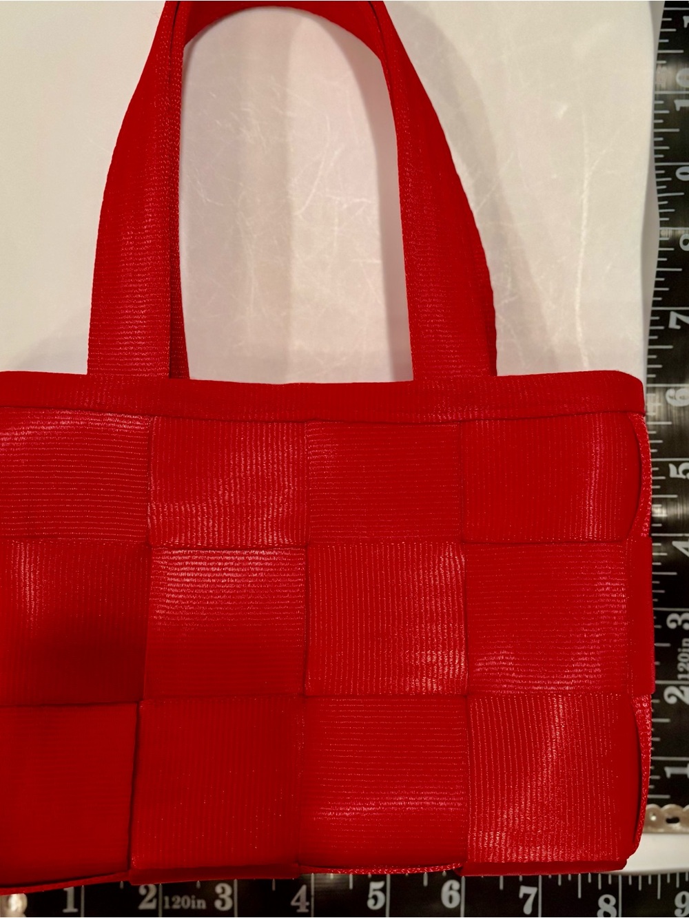 Harveys original seatbelt mini / petite 6” x 9” tote / red / excellent pre-owned